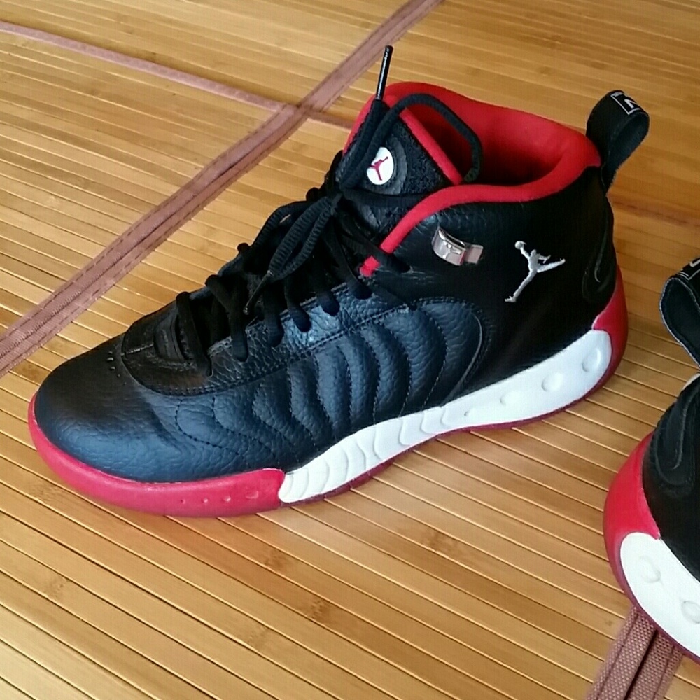 Jordan • Kids Black & Red Jumpman Sneakers